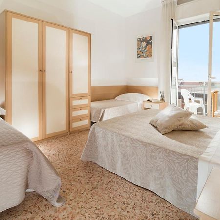 רימיני Hotel Bellerofonte מראה חיצוני תמונה