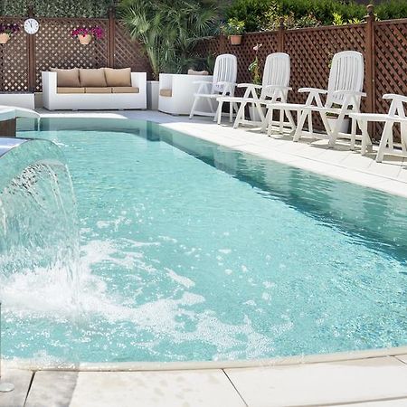 רימיני Hotel Bellerofonte מראה חיצוני תמונה