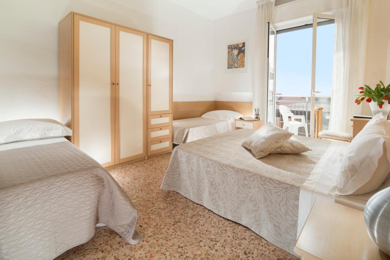 רימיני Hotel Bellerofonte מראה חיצוני תמונה