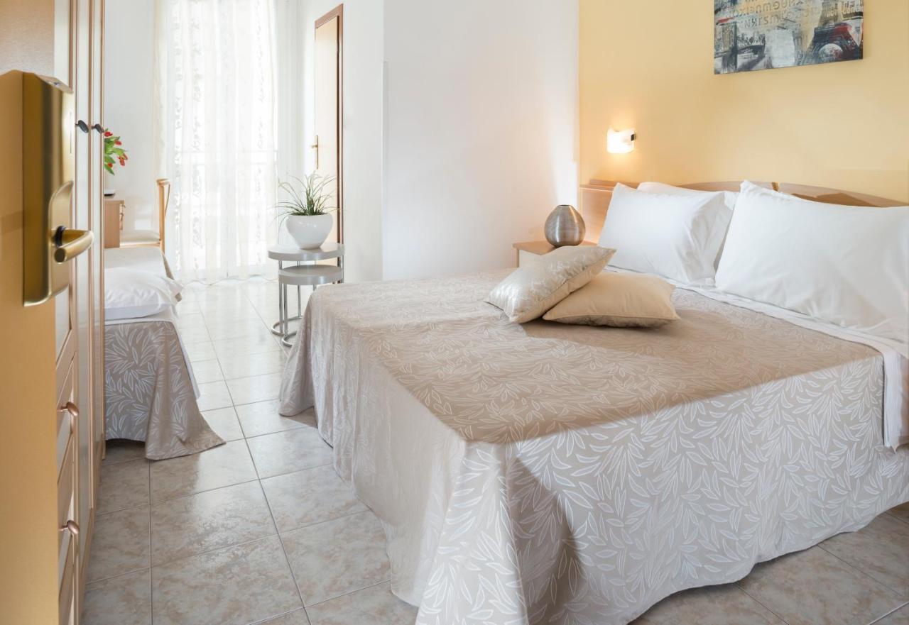 רימיני Hotel Bellerofonte מראה חיצוני תמונה