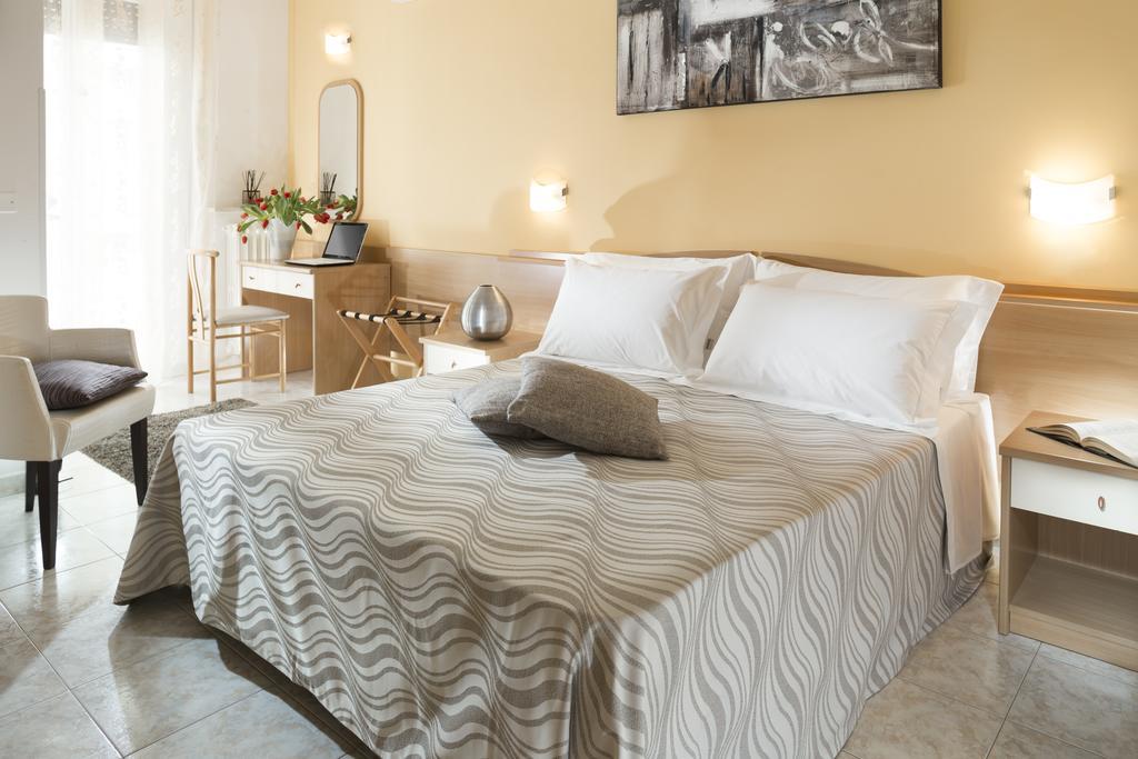 רימיני Hotel Bellerofonte מראה חיצוני תמונה