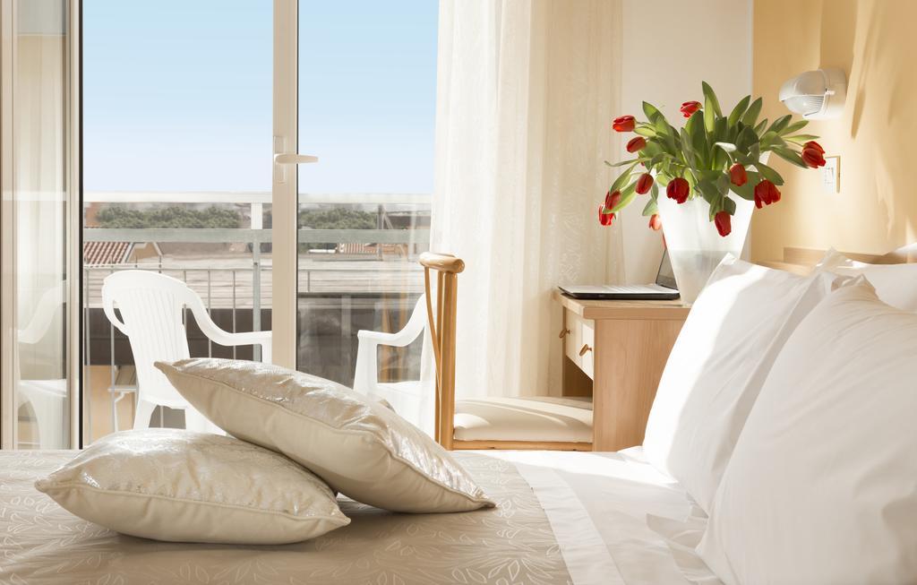 רימיני Hotel Bellerofonte מראה חיצוני תמונה