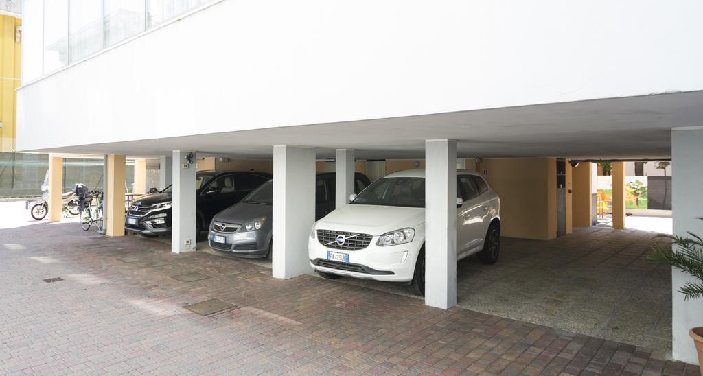 רימיני Hotel Bellerofonte מראה חיצוני תמונה